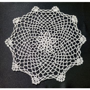 Serwetka szydełkowa biała koło 30 cm. wz.021